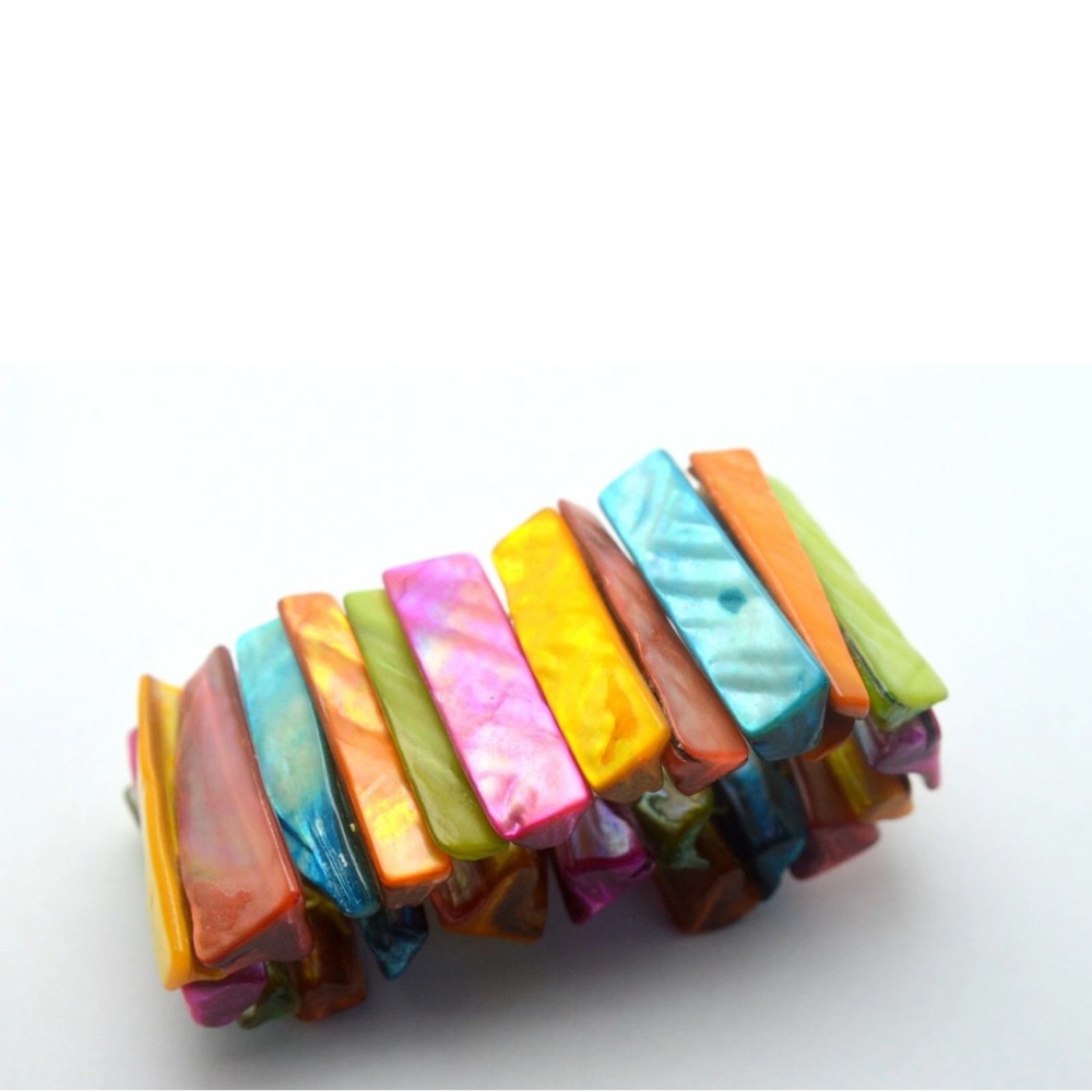Mother of pearl dyed expandable bracelet